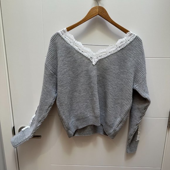 Lace Detail Long Sleeve V-Neck Knit Sweater - Picture 3 of 4